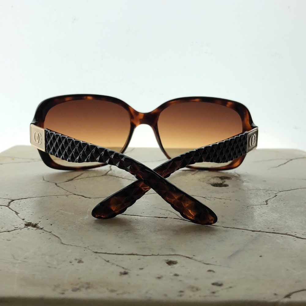 Oleg Cassini Big Round Tortoise Shell Frame And M… - image 4